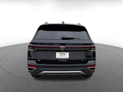 Used 2025 Volkswagen Taos SE AWD/4WD image 12