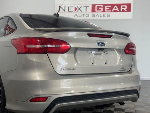 Used 2015 Ford Focus SE w/ SE Sport Package FWD image 11