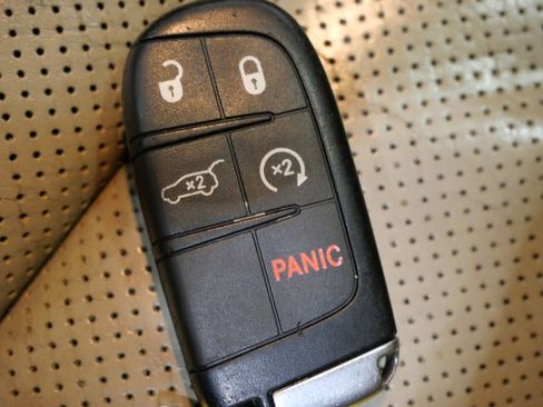 Used 2017 Jeep Grand Cherokee Overland w/ Jeep Active Safety Group image 30