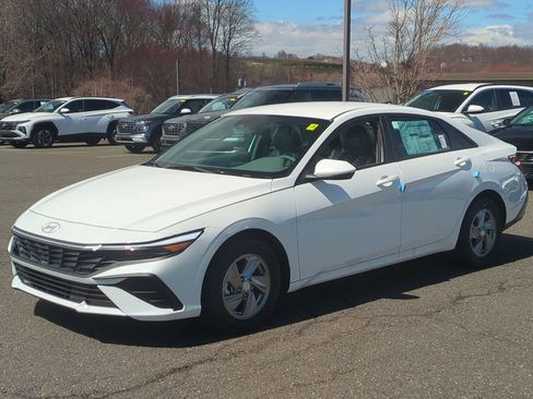 Used 2026 Hyundai Elantra SE FWD image 7