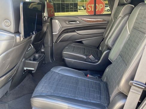 Used 2022 Cadillac Escalade Sport Platinum w/ Heavy-Duty Trailer Package AWD/4WD image 10