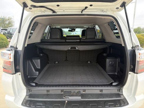 Used 2022 Toyota 4Runner SR5 Premium w/ Moonroof Package RWD image 17