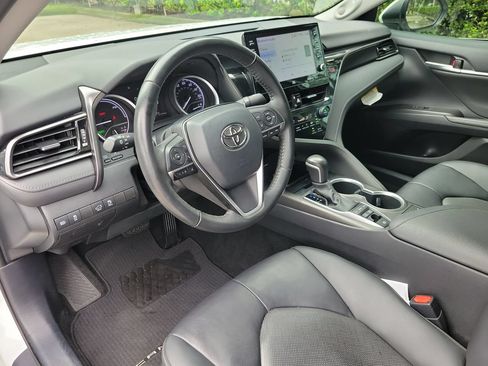 Used 2022 Toyota Camry XLE w/ Navigation Upgrade Package FWD image 15