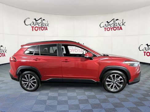 Used 2022 Toyota Corolla Cross XLE w/ Convenience Package image 9