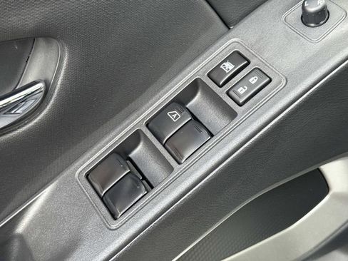 Used 2024 Nissan Frontier SV w/ SV Convenience Package image 18