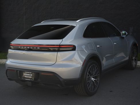 Certified 2025 Porsche Macan 4S Electric image 7
