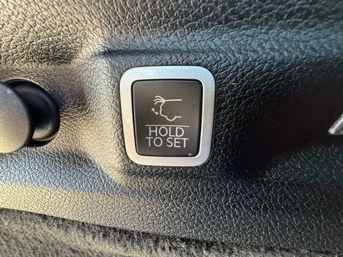 Used 2025 Jeep Grand Cherokee L Summit w/ Rear Seat Video Group I AWD/4WD image 21