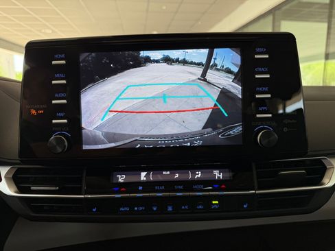 Used 2023 Toyota Sienna XLE FWD image 31