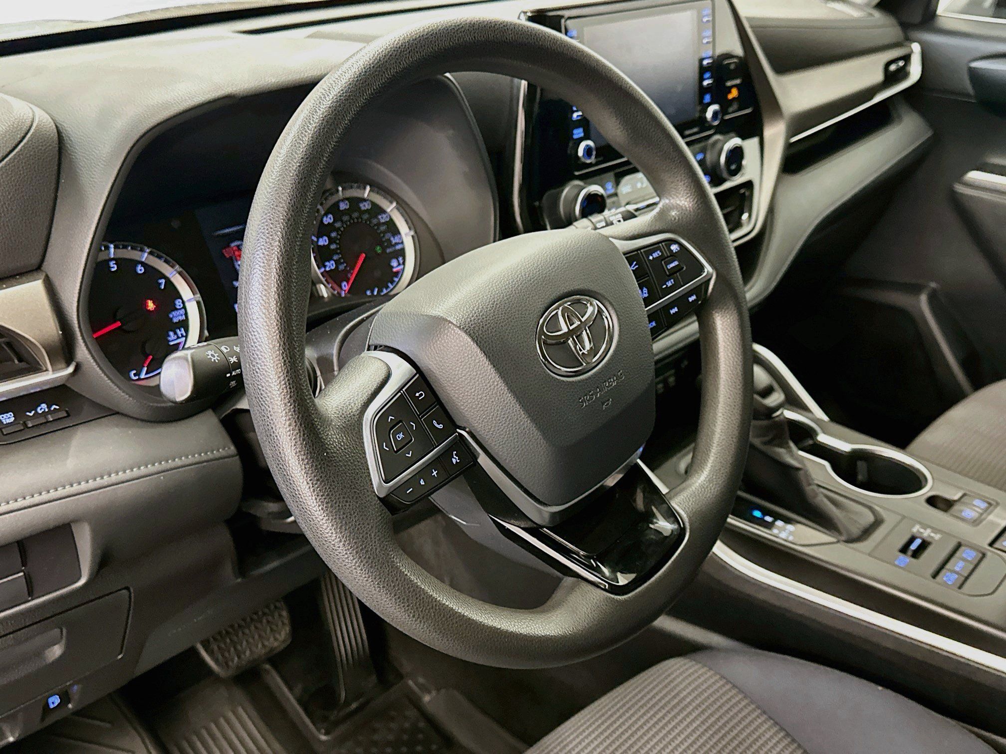 Used 2020 Toyota Highlander L AWD/4WD image 18