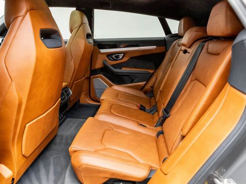 Used 2022 Lamborghini Urus image 11