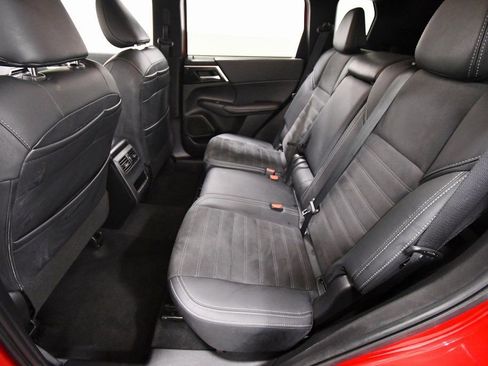 Used 2024 Mitsubishi Outlander SE image 15