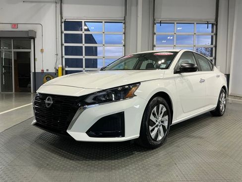 Used 2025 Nissan Altima 2.5 S image 2