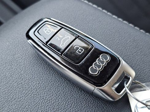 Used 2021 Audi e-tron Premium w/ Convenience Plus Package image 33