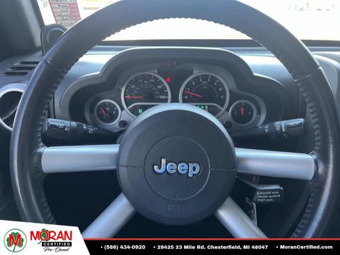 Used 2009 Jeep Wrangler Unlimited Sahara w/ Dual Top Group AWD/4WD image 18