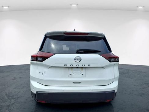 Used 2024 Nissan Rogue S FWD image 17
