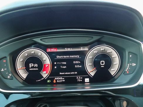 Used 2022 Audi S8 AWD/4WD image 27
