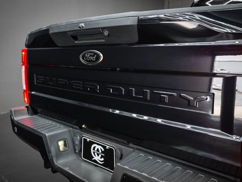 Used 2022 Ford F250 Lariat w/ Black Appearance Package image 24