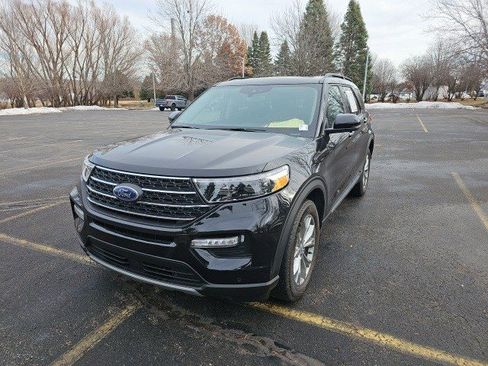 Used 2023 Ford Explorer XLT w/ Equipment Group 202A image 2