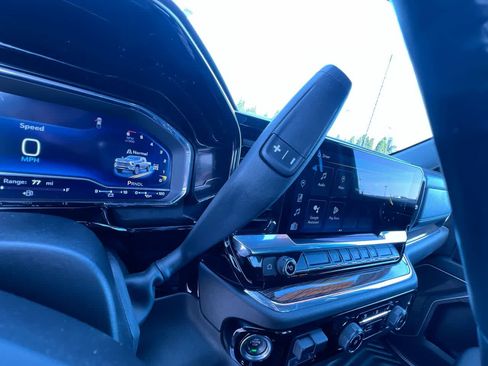 Used 2024 Chevrolet Silverado 2500 LT AWD/4WD image 29