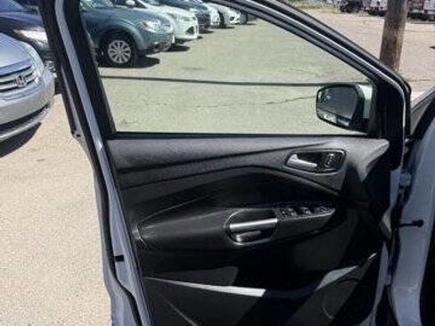 Used 2019 Ford Escape SE FWD image 17