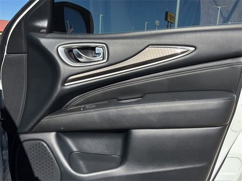 Used 2019 INFINITI QX60 Luxe w/ Essential Package image 10