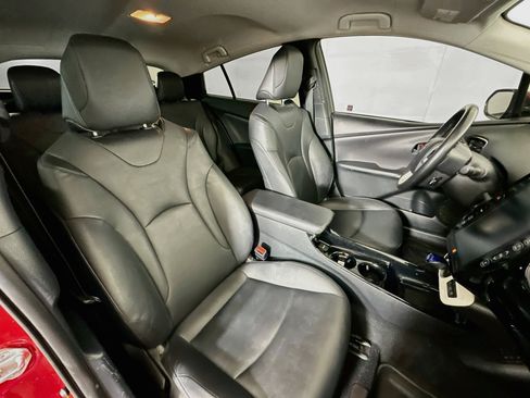 Used 2017 Toyota Prius Prime Advanced FWD image 30