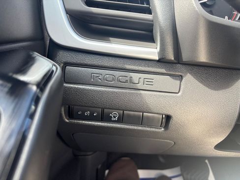 Used 2024 Nissan Rogue S AWD/4WD image 14