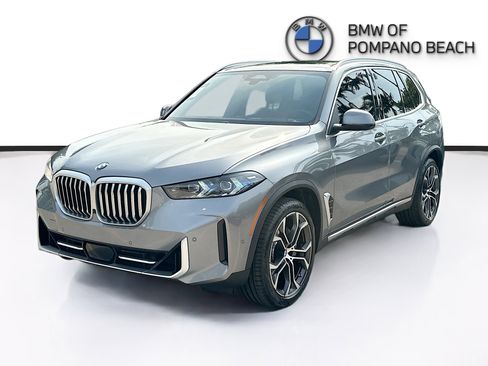 Used 2024 BMW X5 xDrive40i w/ Premium Package AWD/4WD image 3