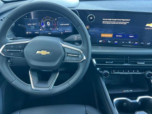 New 2026 Chevrolet Traverse LT w/ Driver Confidence Package AWD/4WD image 11