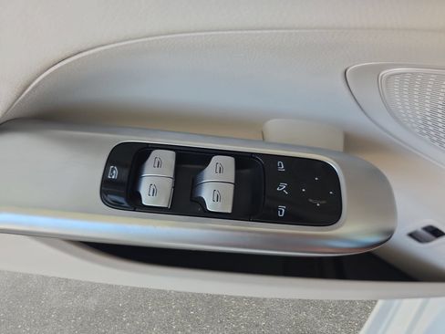 Used 2025 Mercedes-Benz C 300 Sedan image 27