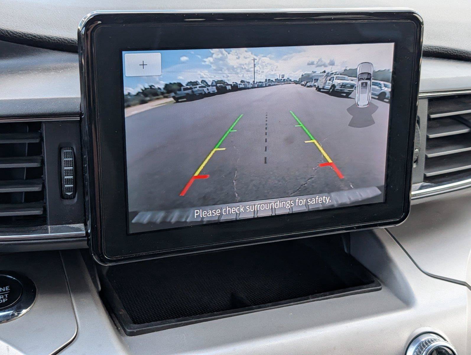 Used 2022 Ford Explorer XLT w/ Equipment Group 202A AWD/4WD image 17