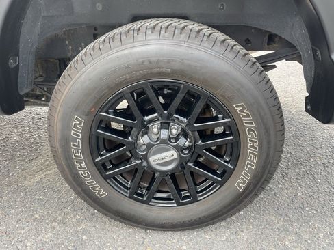 Used 2022 Ford F250 Lariat w/ Black Appearance Package image 20