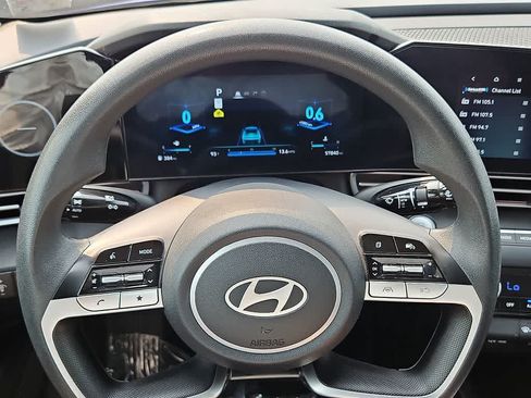 Used 2024 Hyundai Elantra SEL FWD image 18