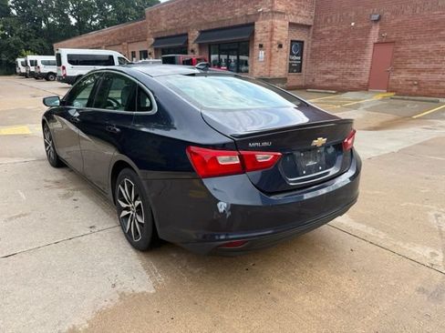 Used 2017 Chevrolet Malibu LT w/ Driver Confidence Package FWD image 3
