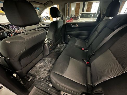Used 2018 Nissan Pathfinder SV w/ SV Tech Package AWD/4WD image 12