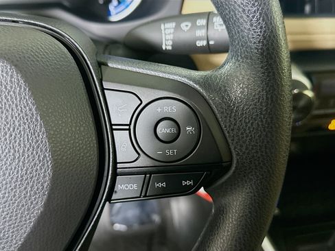 Certified 2025 Toyota RAV4 LE AWD/4WD image 17
