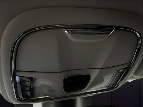 Used 2019 Jeep Cherokee Trailhawk image 10