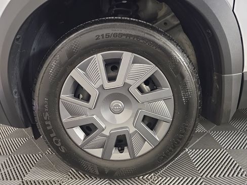 Used 2025 Nissan Kicks S FWD image 7