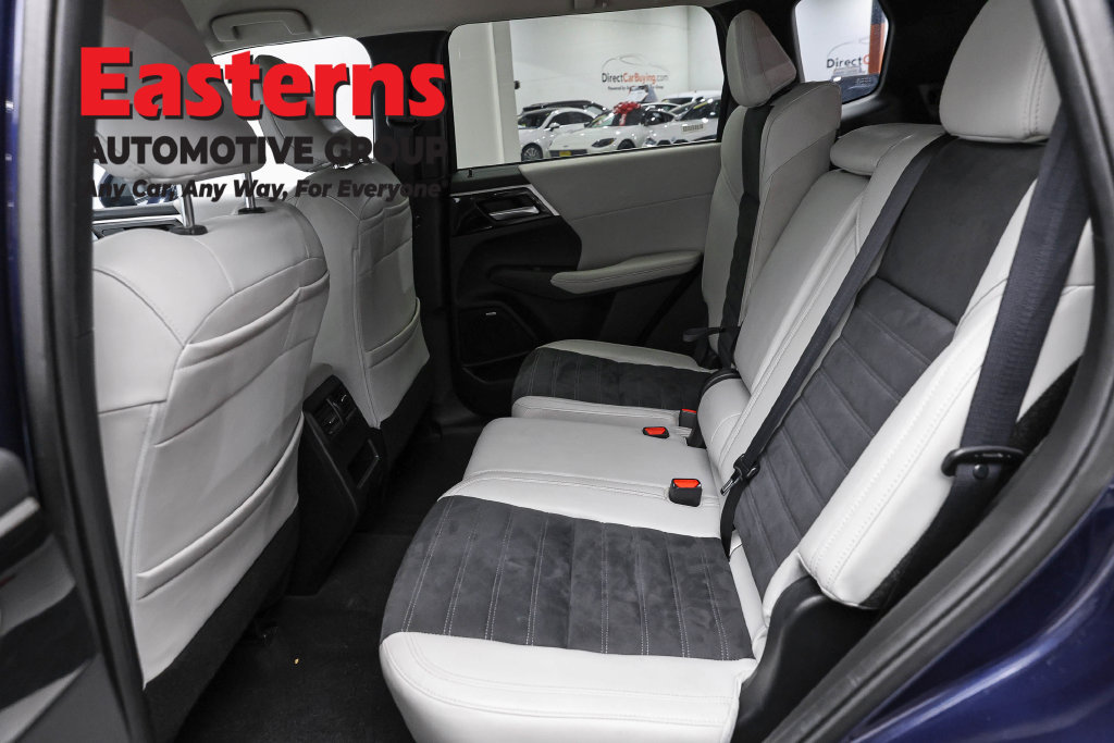 Used 2025 Mitsubishi Outlander SE FWD image 24