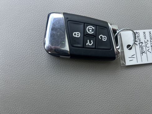 Used 2023 Volkswagen Atlas SE w/ Panoramic Sunroof Package FWD image 30