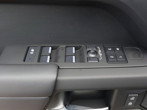 New 2025 Land Rover Defender 130 S image 11