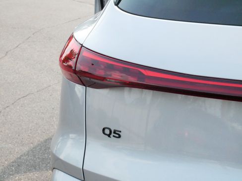 Used 2025 Audi Q5 Premium Plus w/ Premium Plus AWD/4WD image 17