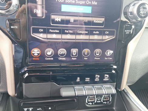 Used 2019 RAM 1500 Laramie AWD/4WD image 28