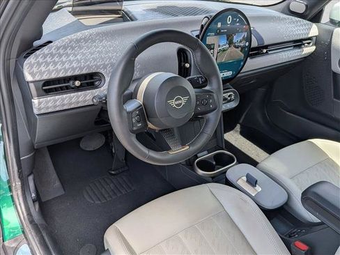 Used 2025 MINI Cooper 2-Door Hardtop FWD image 10