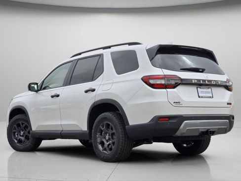 New 2026 Honda Pilot TrailSport image 8