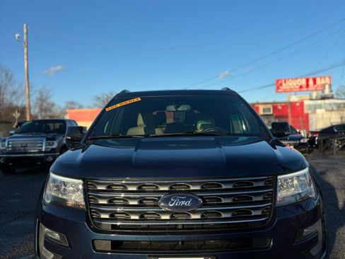 Used 2017 Ford Explorer XLT w/ Equipment Group 202A image 2