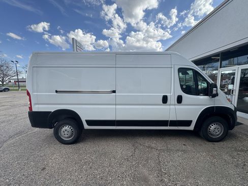 Used 2025 RAM ProMaster 2500 w/ Convenience Group FWD image 4