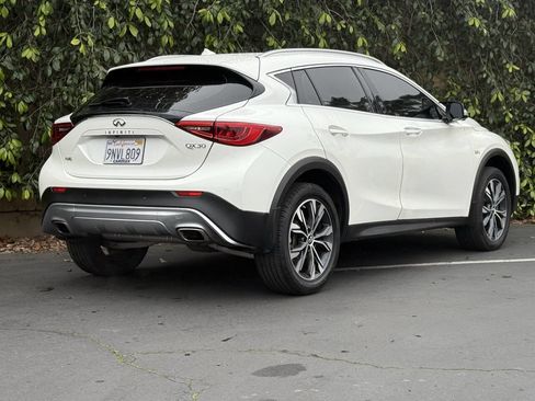 Used 2019 INFINITI QX30 Premium w/ Navigation Package image 4