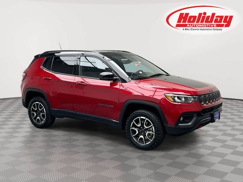 Used 2025 Jeep Compass Trailhawk AWD/4WD image 1