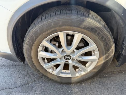 Used 2017 Nissan Rogue SV w/ SV Premium Package FWD image 5